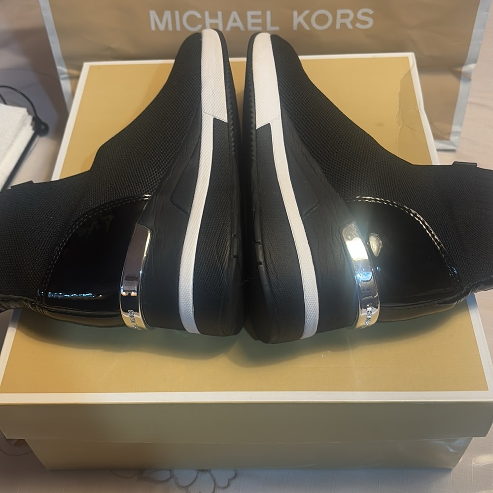 MICHAEL KORS SKYLER BOOTIE - Picture 6 of 11